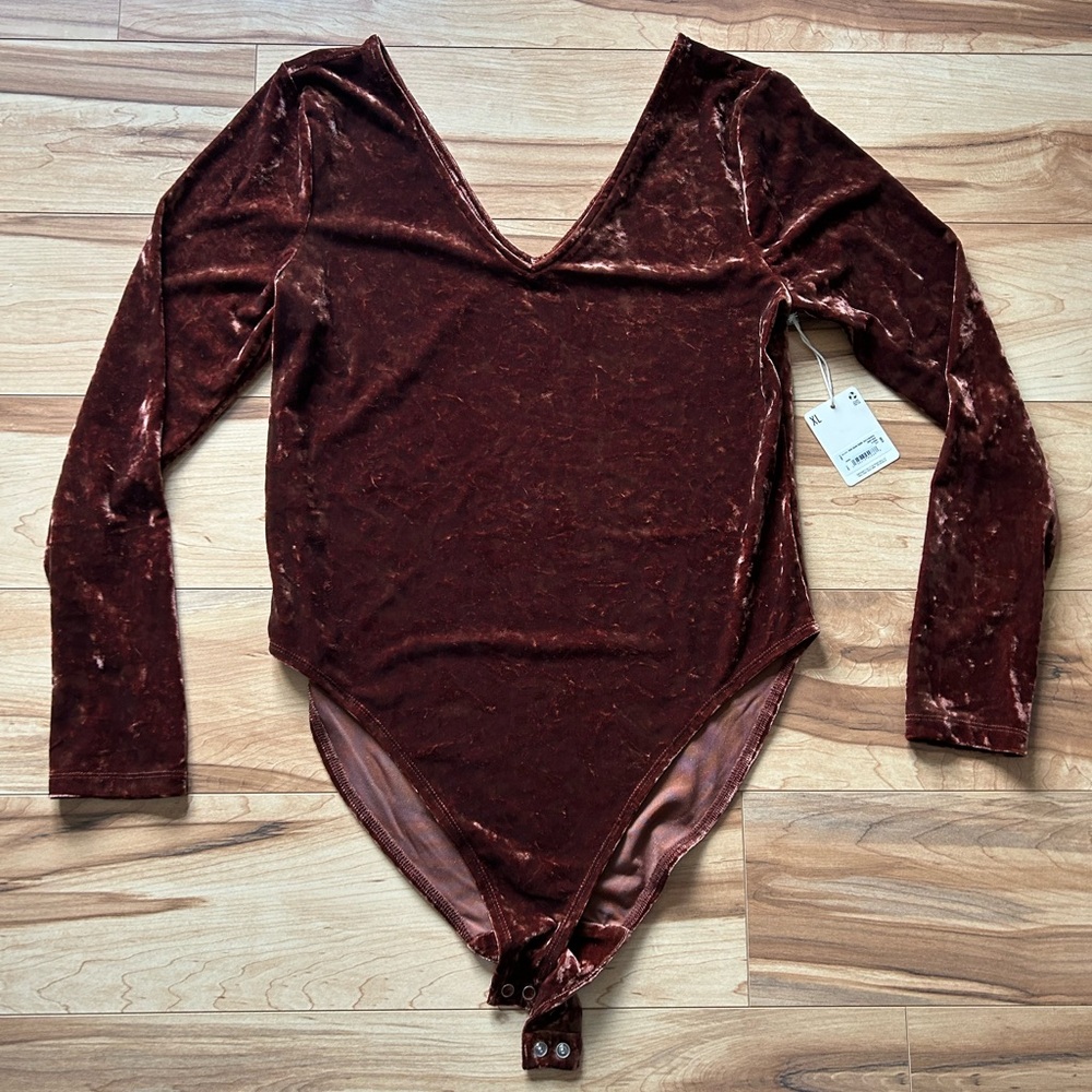 a.n.a Rust Velvet Long Sleeve V-Neck Bodysuit